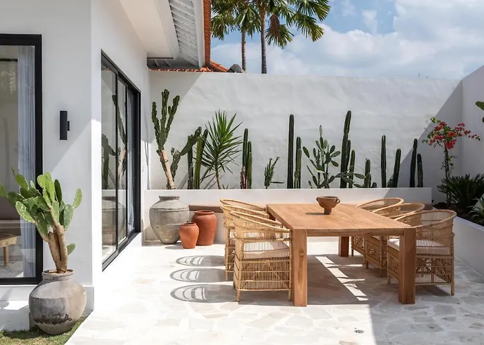Villa La Luz 2Bdr Mediterranean Villa Canggu